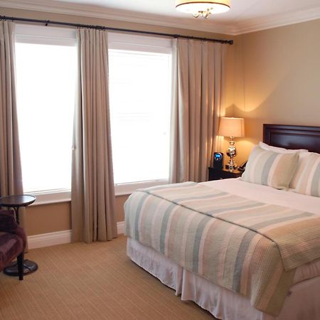 124 On Queen Hotel & Spa Niagara-on-the-Lake Eksteriør bilde A bedroom at the Inn