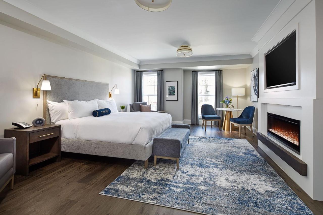 124 On Queen Hotel & Spa Niagara-on-the-Lake Eksteriør bilde A guest room at the Hotel Commonwealth