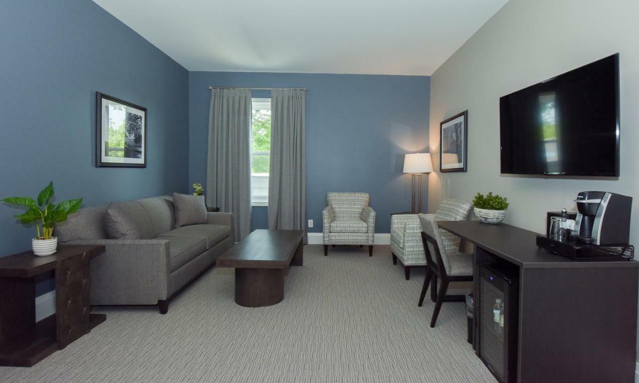 124 On Queen Hotel & Spa Niagara-on-the-Lake Eksteriør bilde A typical hotel room