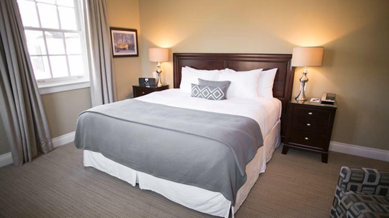 124 On Queen Hotel & Spa Niagara-on-the-Lake Eksteriør bilde A guest room at the Inn at St. John's