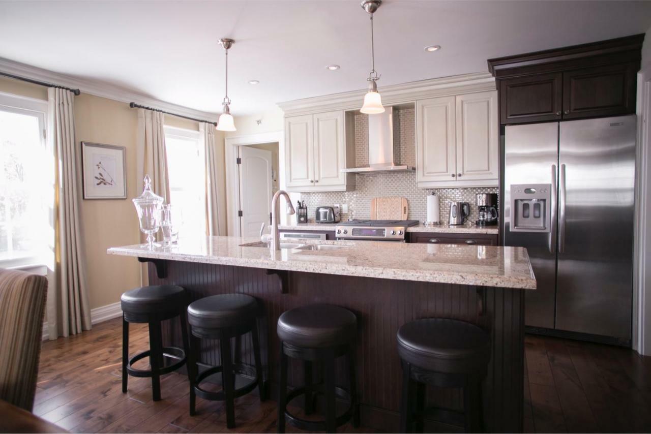 124 On Queen Hotel & Spa Niagara-on-the-Lake Eksteriør bilde A kitchen with a granite island